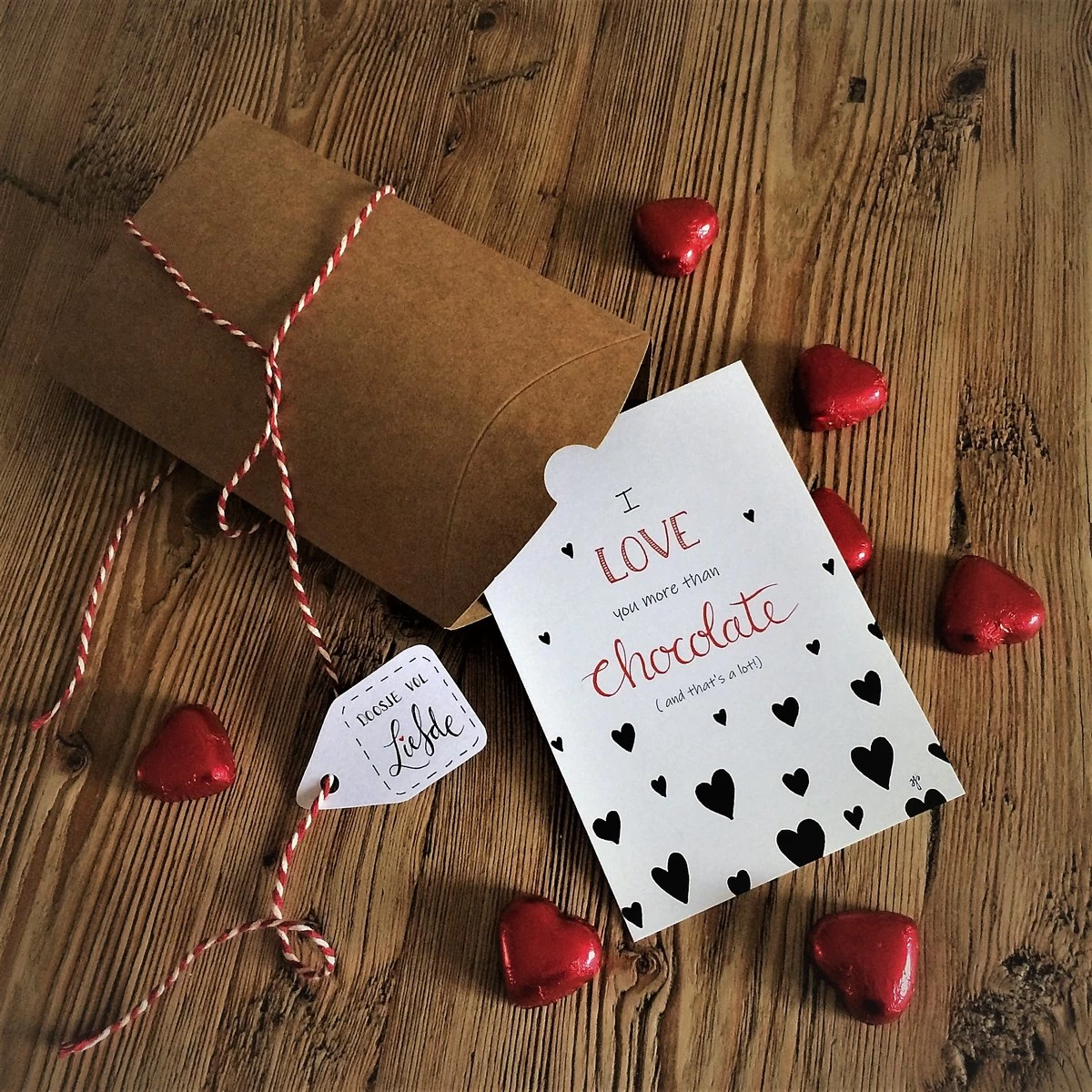 Doosje Vol Liefde - Chocolade Cadeau - Met Wenskaart En Chocolade Harten - Chocola - Afbeelding 2
